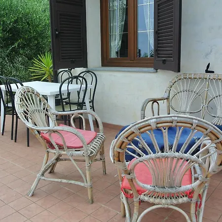 Vincenza Villa *